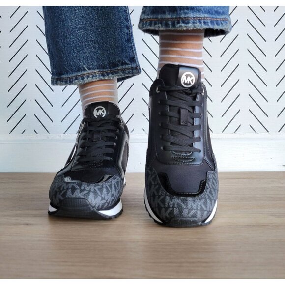 ❤️MICHAEL KORS WILMA Trainer Sneaker 10 Women Black Monogram Fashion Lifestyle❤️ - Picture 5 of 10